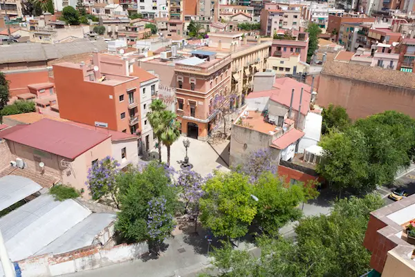 Plaça de Santes Creus, en el barrio de Horta, Barcelona